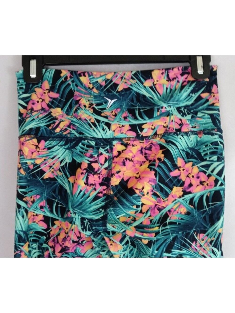 Old Navy Active Go-Dry Floral Crop Leggings Size Small
